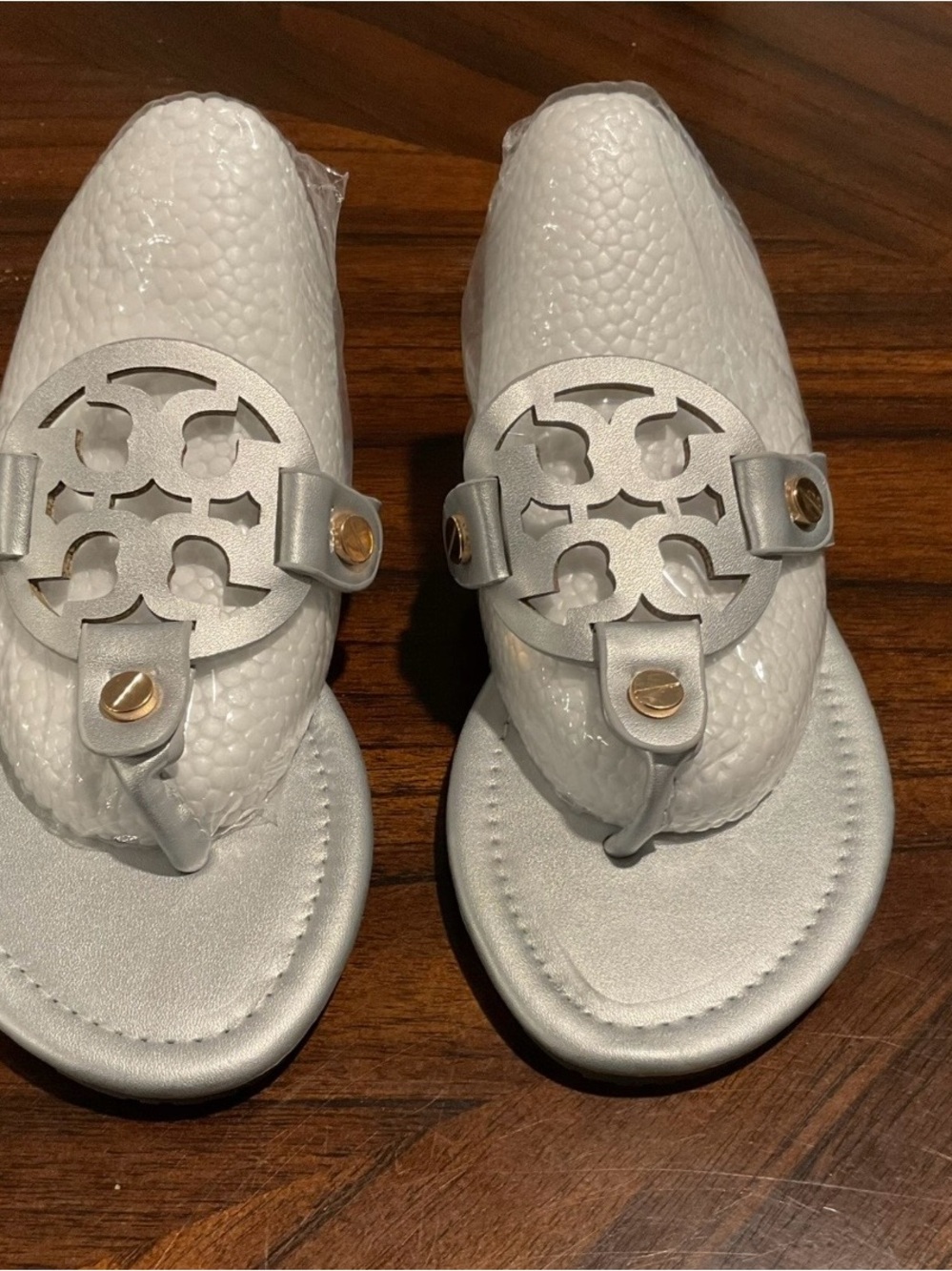 Tory Burch Women’s silver Logo-Emblem Thong Sandals